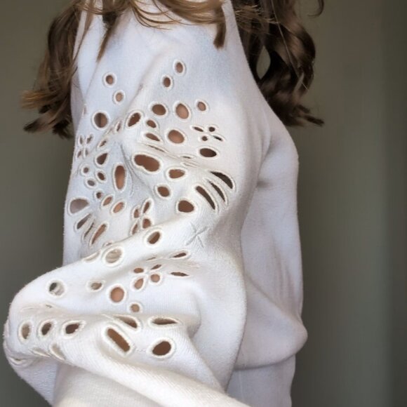 Vici White Floral Cutout Sweater M Romantic Soft - Picture 5 of 8